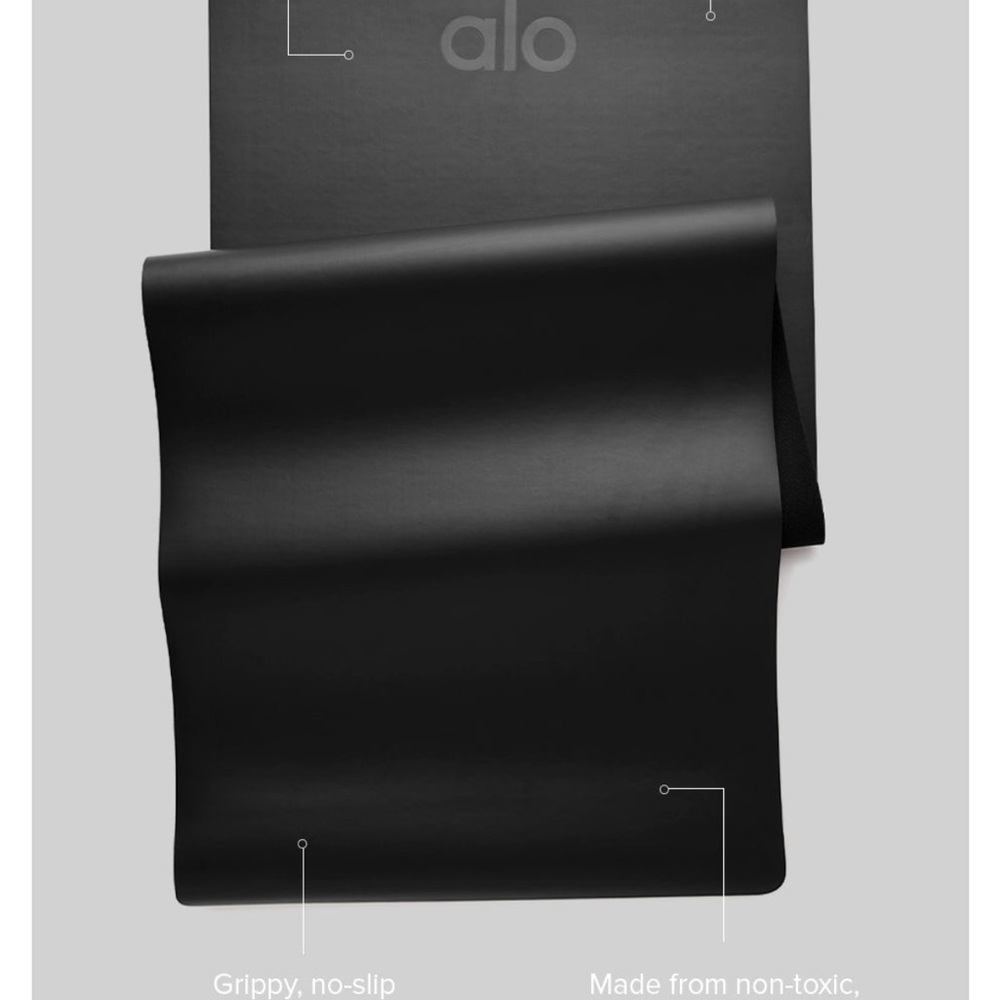 ALO Yoga black warrior mat! NWT - Picture 3 of 4
